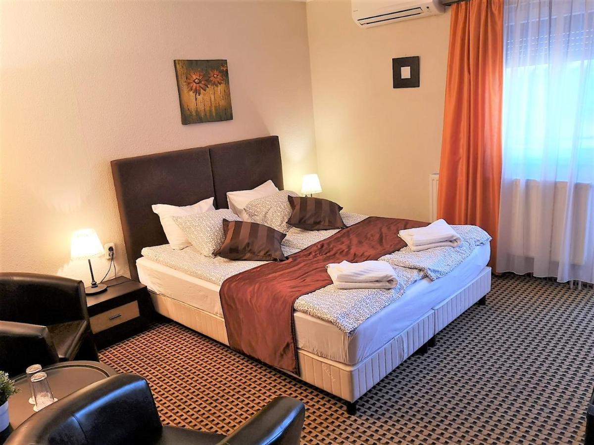 Hotel Kikelet Panzio Dunakeszi Esterno foto